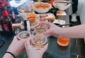 杭州收入高的夜总会招聘包厢服务员,中午管饭吗？